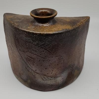 ふるさと納税 備前市 備前焼扁壺(登り窯)桐箱入り |  | 01