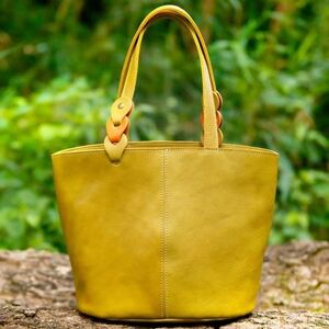 さりげないバイカラーのヌメ革ミニトートバッグ（レザー 牛ヌメ革）≪ライトグリーン×イエロー≫【hrn19】