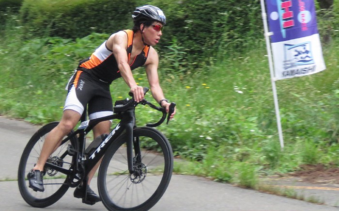 大自然を駆け抜けるバイク