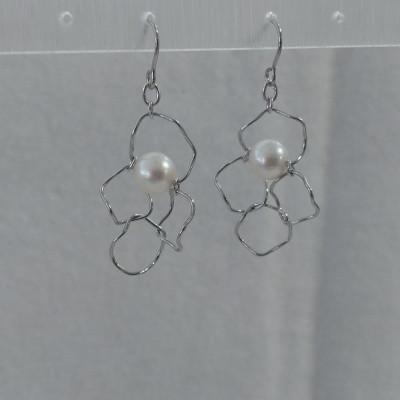 ふるさと納税 鳥羽市 伊勢志摩あこや本真珠ピアス・クリオネR 20-96 |  | 02