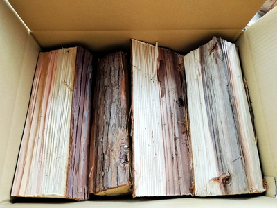 【2025年10月以降発送】キャンプに最適、針葉樹薪　30cm　17kg | 兵庫県 丹波篠山市 キャンプ 薪ストーブ ストーブ アウトドア キャンプファイヤー 焚火 焚き火 たき火 焚き付け 檜 ひ