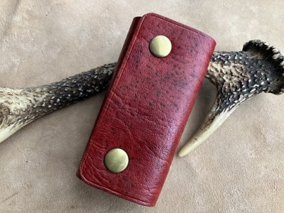 鹿革＆猪革のキーケース（三つ折り式）【赤】【R00674】