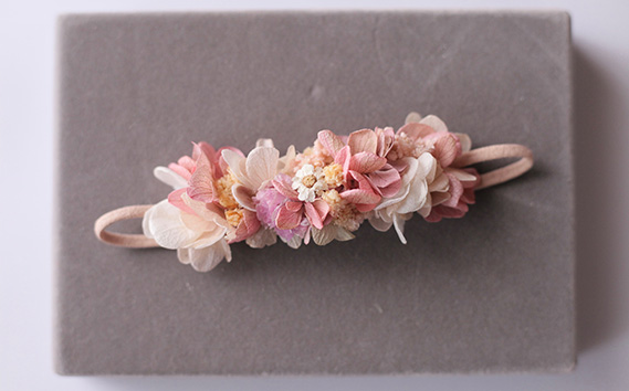 【ベビー向】ヘアバンド　ホワイト　ニューボーンフォトや出産祝いに