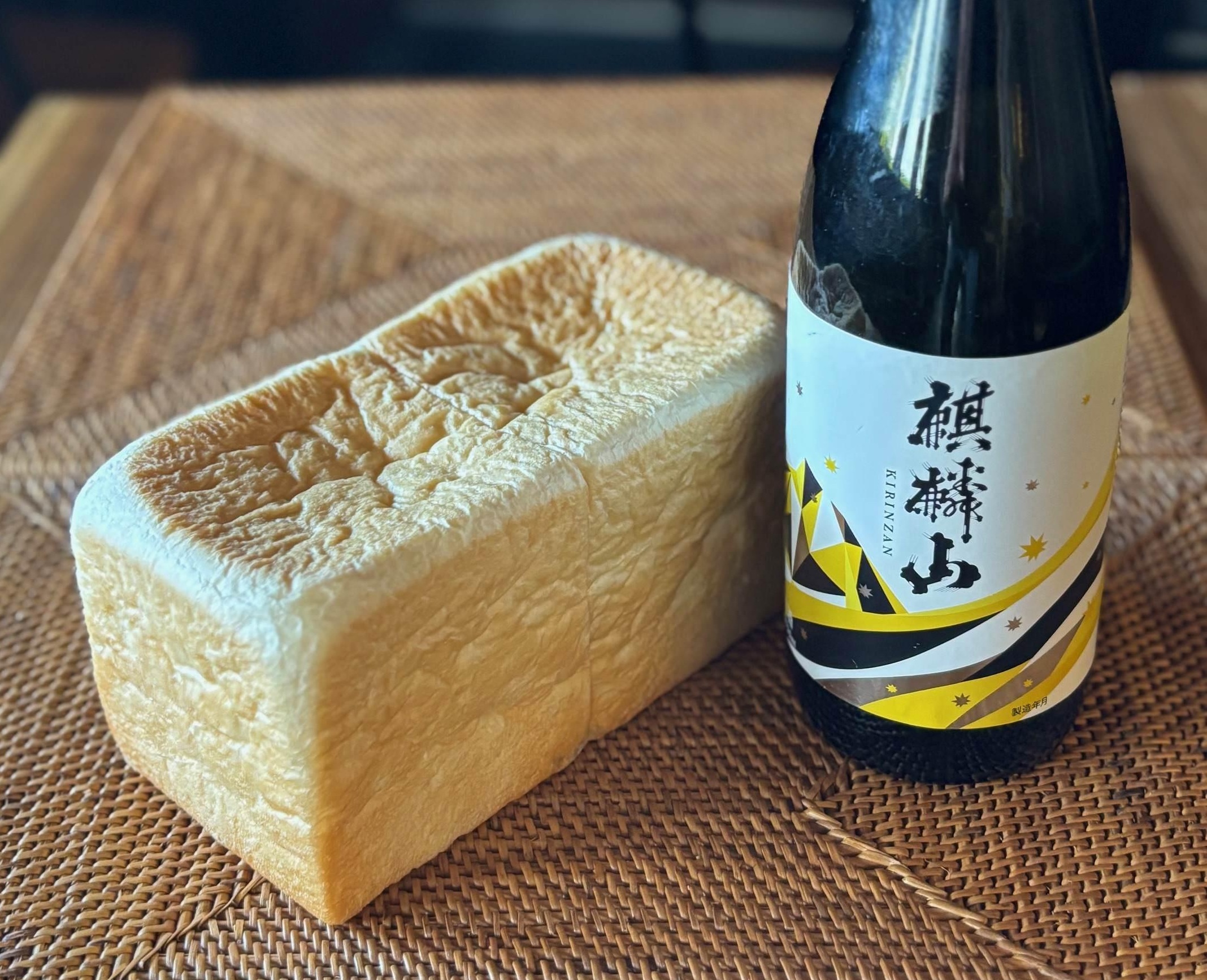 【3回定期便】しょこら亭 麒麟山吟醸生食パン2本＆麒麟山吟醸生クリームあんパン4個セット （4ヶ月毎×3回） 1Z58036