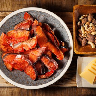 ふるさと納税 釧路町 ＜北海道産＞秋鮭(サケ)のみを使用した「鮭とばスライス」150g×4個セット |  | 01