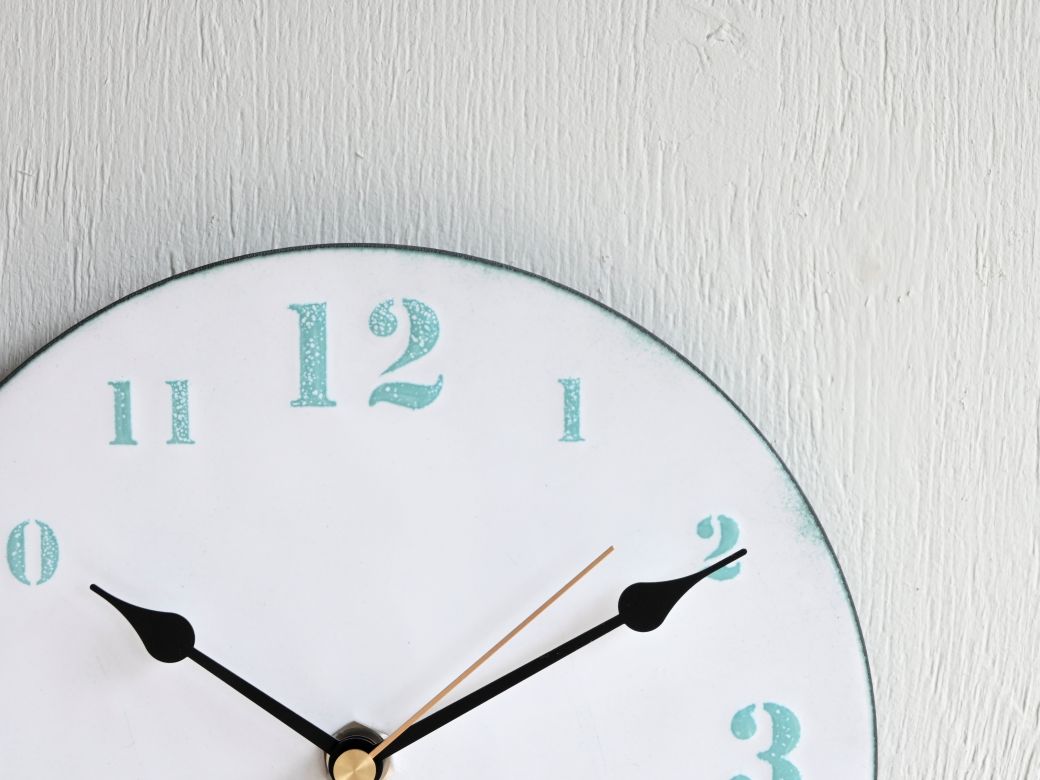 Kenichi Kondo　七宝じかん　七宝文字盤Ｍ（壁掛け時計セット）／白地に水色文字