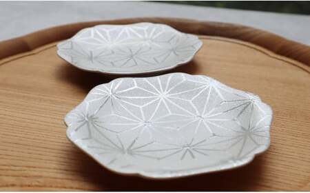 A18-57 【まるふくオリジナル】有田焼 ラスター麻紋雪輪小皿２枚セット まるふく ゆきわ 小皿 キラキラ ペア ギフト 和菓子 お菓子