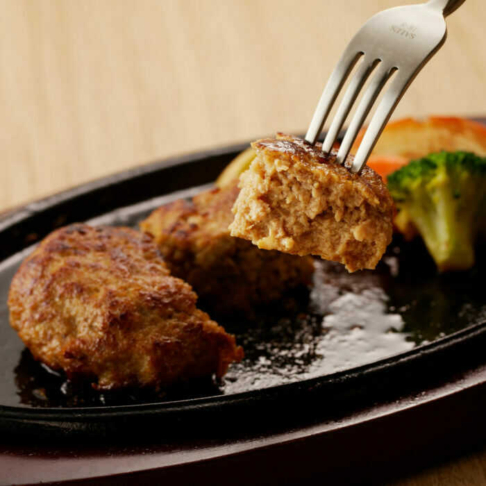 【ふるさと納税】生ハンバーグ 計700g（140g×5個入）特製ソース付 / 真空個包装 簡単調理 / 佐賀県 / マルフクフーズ[41AOCS066]