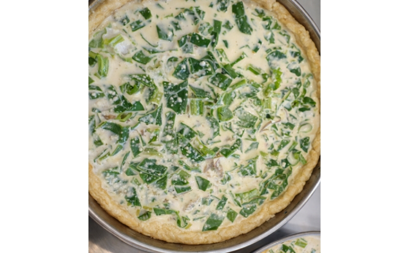 スープ屋のほうれん草＆ベーコンとお野菜たっぷりキッシュ (10月～4月限定)　キッシュ 惣菜 イタリアン おかず ほうれん草 ベーコン 野菜 お野菜 手作り 限定 季節 旬 旬の野菜 冷凍 真空パック