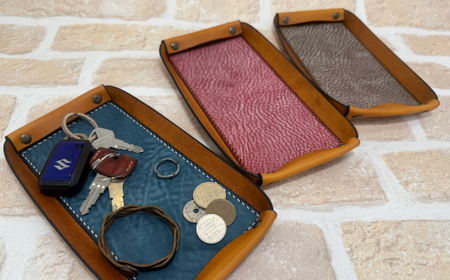 手縫いの本革「オリジナル 革トレイ」【カラー：ダークブラウン】上質 職人 手作り レザー 革 牛革 革製品 レザートレイ 小物入れ 収納 インテリア シンプル おしゃれ ギフト 贈り物 高知県 四万十