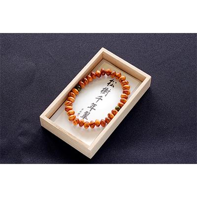 ふるさと納税 近江八幡市 近江の数珠職人が手掛けた松のブレスレット |  | 01