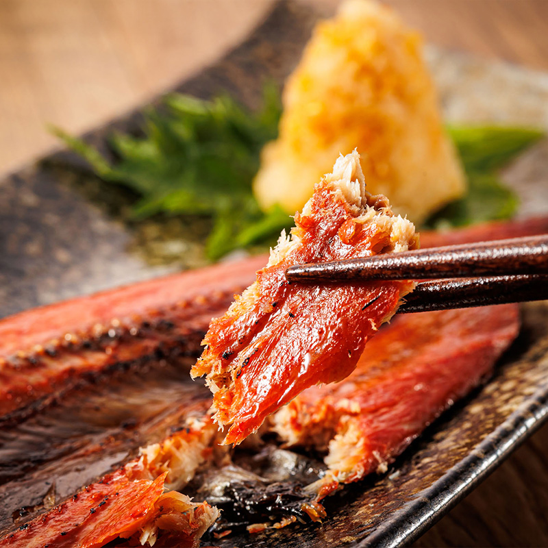 【12/22まで年内お届け】さんまピリ辛 2尾×4個セット | 北海道産 秋刀魚（サンマ）を ピリ辛味に仕上げた 一夜干し 焼き魚干物 セット ひもの年内配送 年内発送 北海道 釧路町 釧路超 特産品