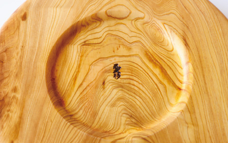 【屋久杉で創った】丸盆(直径24cm)(高橋工芸/029-1873)工芸品 お盆 おぼん トレー キッチン 食卓 おしゃれ シンプル シック 屋久杉 杉 木 木工 木材 インテリア 装飾 家 リビング