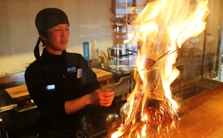 岡山名物鰆がメインの藁焼き3種とバーニャカウダーソース