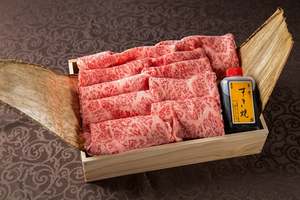 DU-73　父の日 お中元 すき焼き 牛肉 肉 ギフト お祝い お礼 内祝い すき焼き肉 肩ロース ふるさと納税 黒毛和牛 常陸牛肩ロースすき焼き 700ｇ 和牛 肩ロース プレゼント 食べ物 ＜木箱