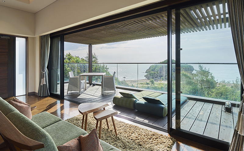 ふるさと納税宿泊ギフト券30000円×5枚セット【THE HIRAMATSU HOTELS & RESORTS 宜野座】 ひらまつ ホテルブランド 滞在型リゾート コバルトブルー 亜熱帯グリーン 朝日 自然 美食 居心地 マリンスポーツ 沖縄の海 旅行 記念日 贅沢 リゾートホテル 特別な くつろぎ 人気 至福 楽しみ