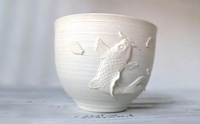 【瀬戸焼】 昇り鯉 ぐい呑 青磁 【立峰陶苑】 / 酒器 カップ ぐい呑み ギフト / 瀬戸市[BBEJ001]