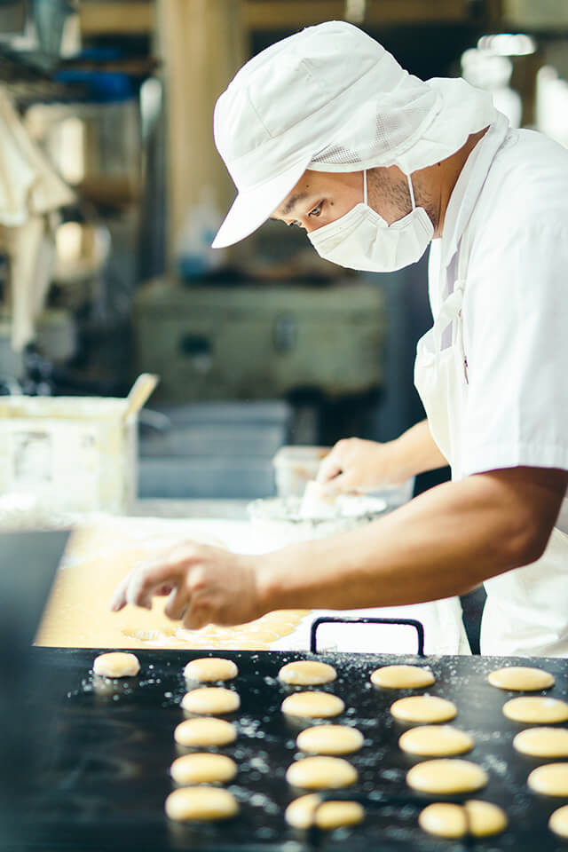 昔ながらの製法で手作りされる丸房露