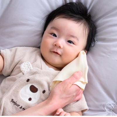 ふるさと納税 天理市 和晒ダブルガーゼを2枚重ねた4重ガーゼ仕様　シンプルハンカチとレース付ハンカチクリーム(2枚セット) |  | 03