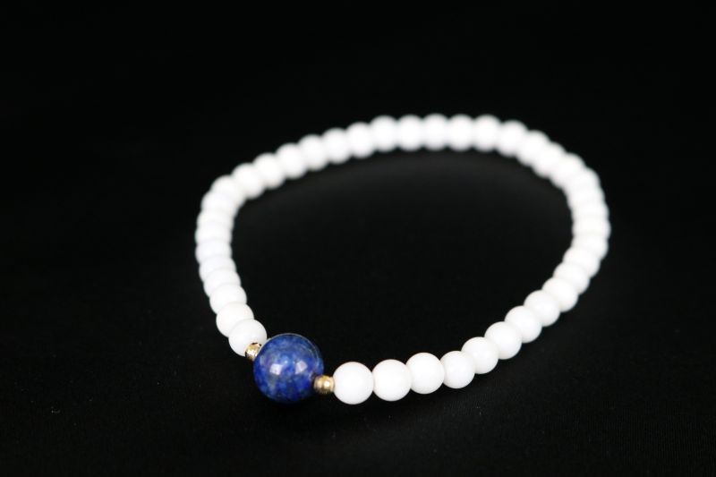 
                  白珊瑚とラピスラズリの丸玉ブレスレット | アクセサリー ブレスレット ジュエリー 珊瑚 赤珊瑚 宝石 サンゴ プレゼント クリスマス バレンタイン カジュアル レディース 贈答用 人気 高価 高級 おすすめ ふるさと納税サンゴ ふるさと納税ネックレス 高知県 室戸市
                