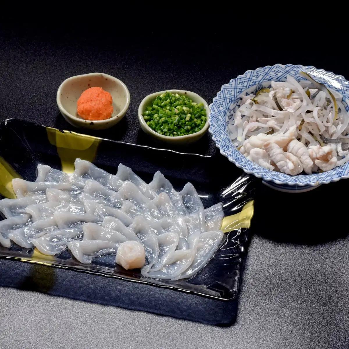 【配送日指定可】 長門産とらふぐ ふぐセット とらふぐ刺身 2人前 冷蔵 トラフグ フグ 最高級とらふぐ 父の日 母の日 イベント お中元 お歳暮 贈答用 ギフト 熨斗 のし 大人気 山口県 本場トラ
