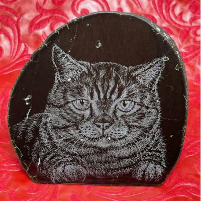 ふるさと納税 長和町 「黒耀石体験ミュージアム」オリジナル　手掘り彫刻の黒耀石の置物B　ネコ