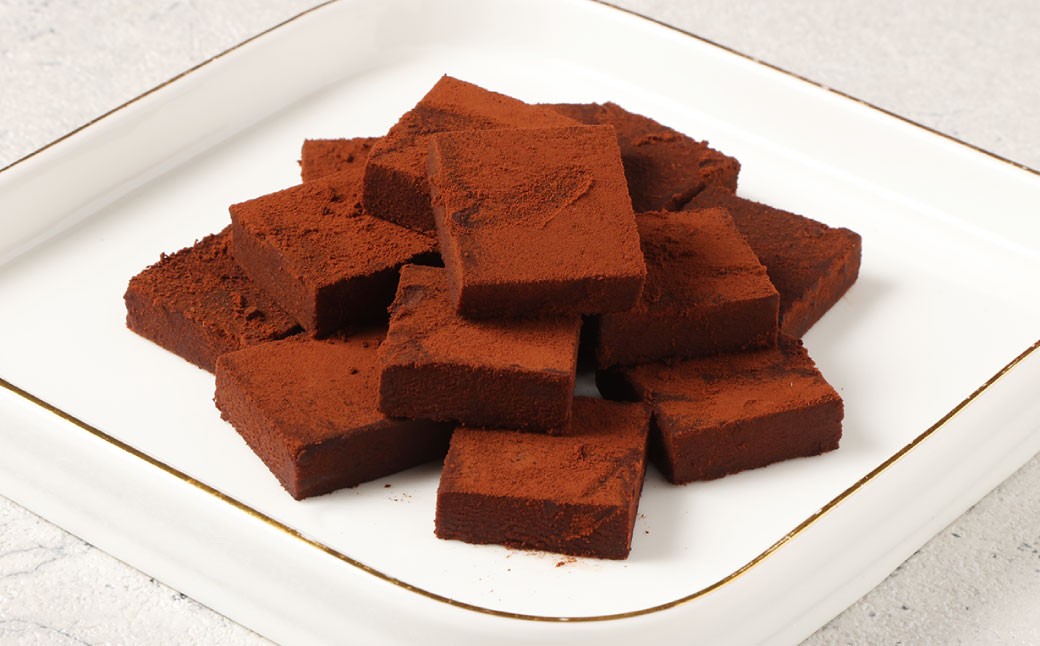 
            《冷凍》 北海道生チョコレート （ブラック） 約500g （約100g×5箱） 合計100粒 生チョコレート 生チョコ チョコレート チョコ スイーツ 北海道 小樽市
          