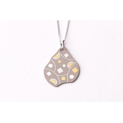 ふるさと納税 京都市 【中嶋象嵌】ナシ型ペンダント〈ベージュ〉 |  | 02