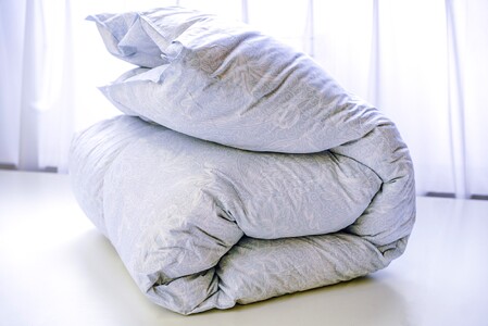 リサイクル羽毛掛布団　白州洗いのリサイクル羽毛ダウン90％使用　羽毛量1.24kg　冬掛けシングルサイズ（ブルー系色）