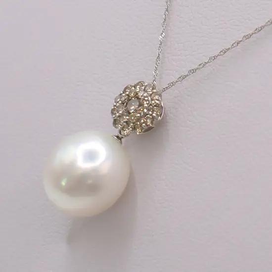 2215　Pt950　南洋白蝶真珠12.2㎜　ダイヤモンド0.40ct 　ペンダントネックレス