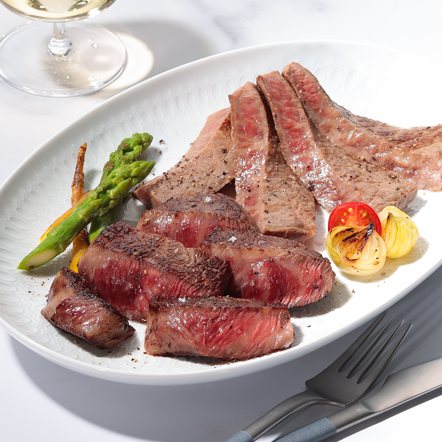 ＜小島食品／澤井牧場＞A４等級以上「近江牛」赤身ステーキ用2種セット（イチボ・モモ）各150g（計300g）