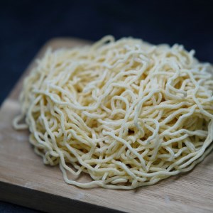 〈北海道産 小麦100% 使用〉釧路生 ラーメン 330g×4袋(12食分)(スープなし)【配送不可地域：離島】【1109256】