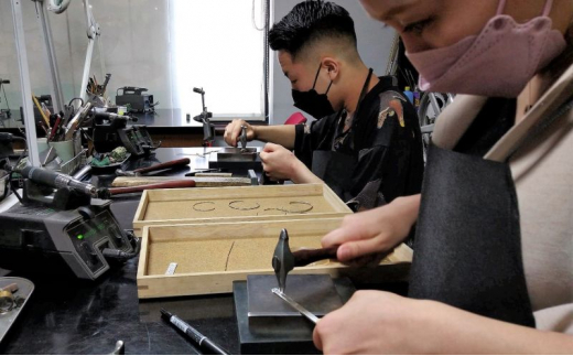 彫金 シルバー 槌目バングル 制作 体験 コース 1名 シルバー950 SILVER  アクセサリー ジュエリー ペア シンプル 一点もの かわいい おしゃれ プレゼント ギフト 贈り物 ふるさと納税