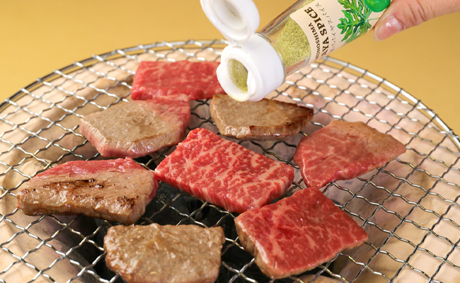 黒毛和牛 赤身モモ肉 焼肉用(1kg)＆ パパイヤスパイス3種セット 牛肉 もも肉 バーベキュー
