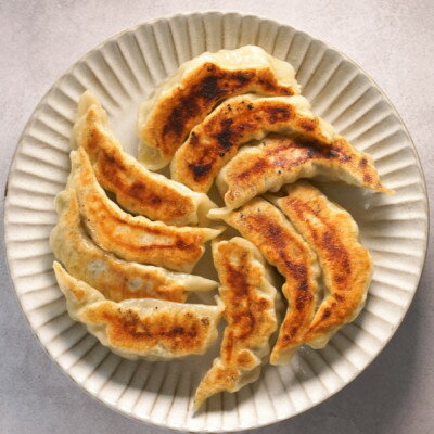 【ふるさと納税】東村山市の名店「すぱいす」冷凍餃子　約40g×30個　【配送不可地域：離島】【1645600】