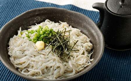 大阪湾産漁師が直送 生しらす 約100g×2個 釜揚げしらす 約80g×3個 計約440g