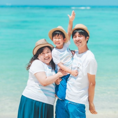 【沖縄旅行の思い出に】家族写真・誕生日・記念日フォトプラン(撮影1時間/80カット以上データ納品)【1663930】