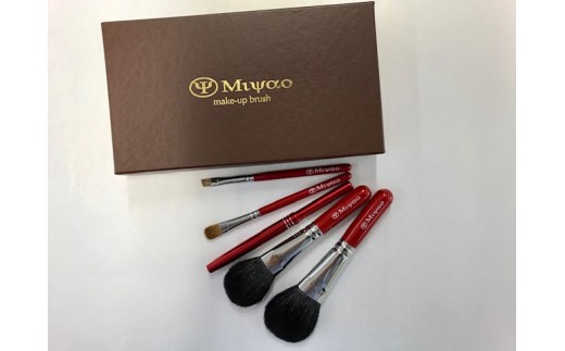 熊野化粧筆 メイクブラシ5本セット【メイクブラシ 化粧筆 フェイスブラシ チークブラシ アイシャドウブラシ 熊野筆 伝統工芸 職人技 高級筆 セット ギフト 贈り物】