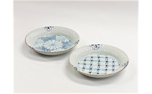 【伊万里焼】染付菊文・七宝文渕彫皿セット H707