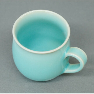 有田焼 マグカップ 翡翠丸マグカップ 【茂正工房】透明感のある青緑色 マグカップ 丸みのあるふっくらとしたフォルム マグカップ 口当たりが良い飲みやすい形状 マグカップ 飽きの来ないシンプルデザイン 