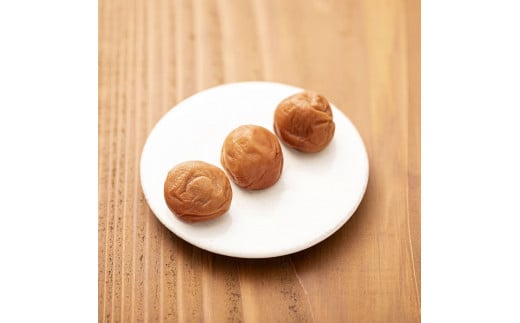 【ご褒美梅】山森農園の 梅干し「魔法の梅」 300g×1 【塩分約12％】 土と水にこだわっています 贈答にも / 紀州南高梅 和歌山 田辺市 ミネラル水 梅 梅干 ウメ うめ うめぼし 肉厚 ギフト