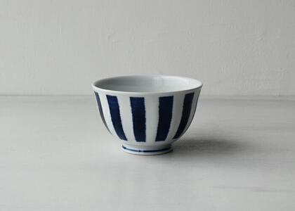 【波佐見焼】φ１３.５cm軽量小さめ丼５個組藍染十草 【西海陶器】 ５　32566