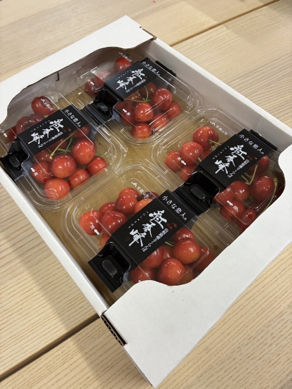 
                  令和9年産【先行受付】山形県産さくらんぼ＜紅秀峰 秀品＞800g(200g×4P)
                