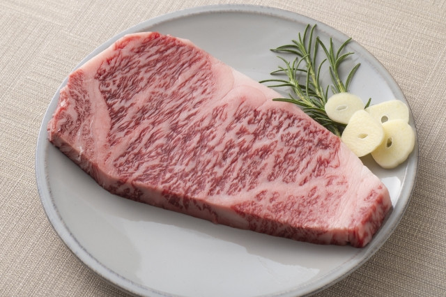 
近江牛 厳選【ステーキ便り 極み】全8回 （ 肉 牛肉 ブランド牛 三大和牛 和牛 黒毛和牛 贈り物 ギフト プレゼント 滋賀県 竜王 ）
