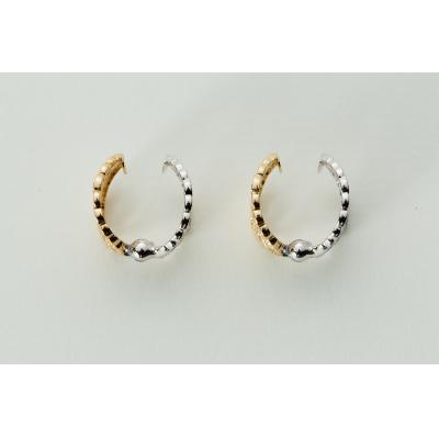 ふるさと納税 甲府市 【ジュエリーの街、山梨県甲府市】K18YG/K18WGリバーシブルピアリング LE841 |  | 01