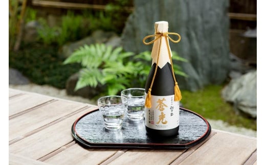 
【羽田酒造】初日の出「蒼光」純米大吟醸（桐箱入）
