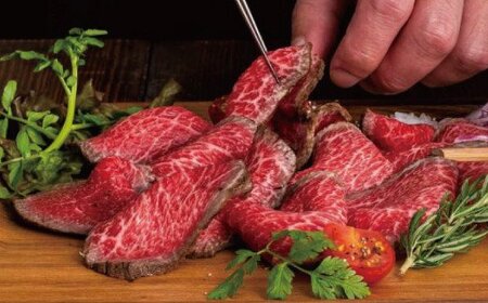 ローストビーフ 牛肉 和牛 赤身 冷凍 ブロック 国産  / 特選黒毛和牛 熊野牛 赤身ローストビーフ 約500g（250g×2パック）タレ付き 【mtf101】