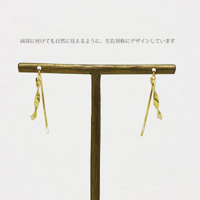 ふるさと納税 甲府市 K18 ねじり地金フックピアス 05425 S |  | 02