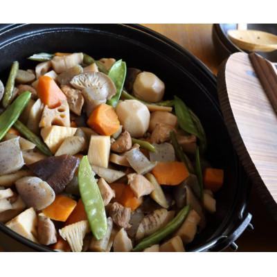 ふるさと納税 雲南市 【紅梅しょうゆ】創業190年以上続く醤油店のうすくち醤油　1000ml×2本セット |  | 01