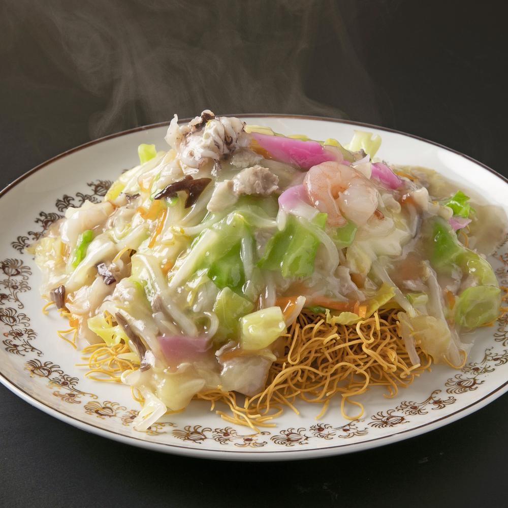 【ふるさと納税】【全3回定期便】《具材付》長崎冷凍皿うどん 計30食（10食×3回） 揚げ麺 鶏ガラスープ あんかけ ウスターソース 野菜 豚肉 お肉 イカ エビ 麺類 冷凍 長崎県 長崎市 送料無料